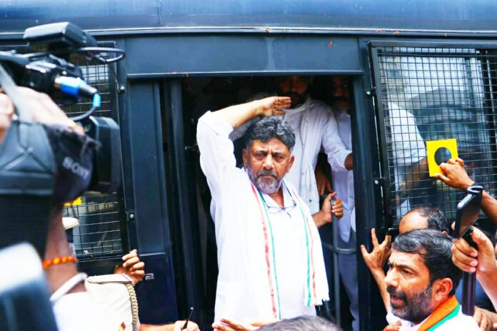 DK Shivakumar, Siddaramaiah, other Congress leaders detained at protest over Eshwarappa's resignation