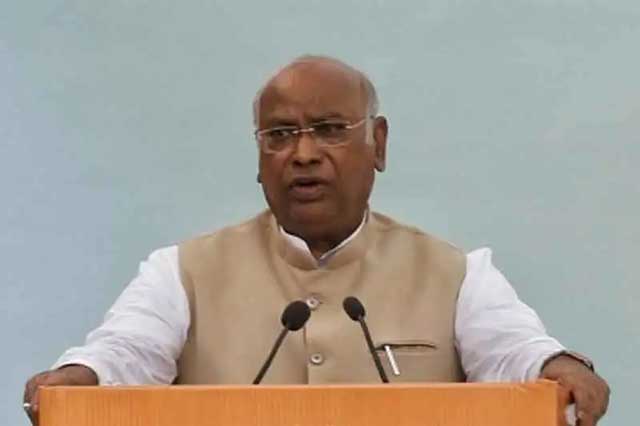 Madhya Pradesh: Mallikarjuna Kharge announces 6 promises including caste census