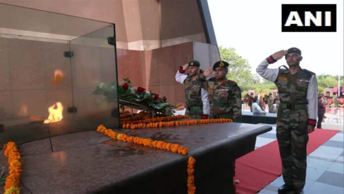 Kargil Vijay Divas: Dignitaries pay tribute to martyred soldiers