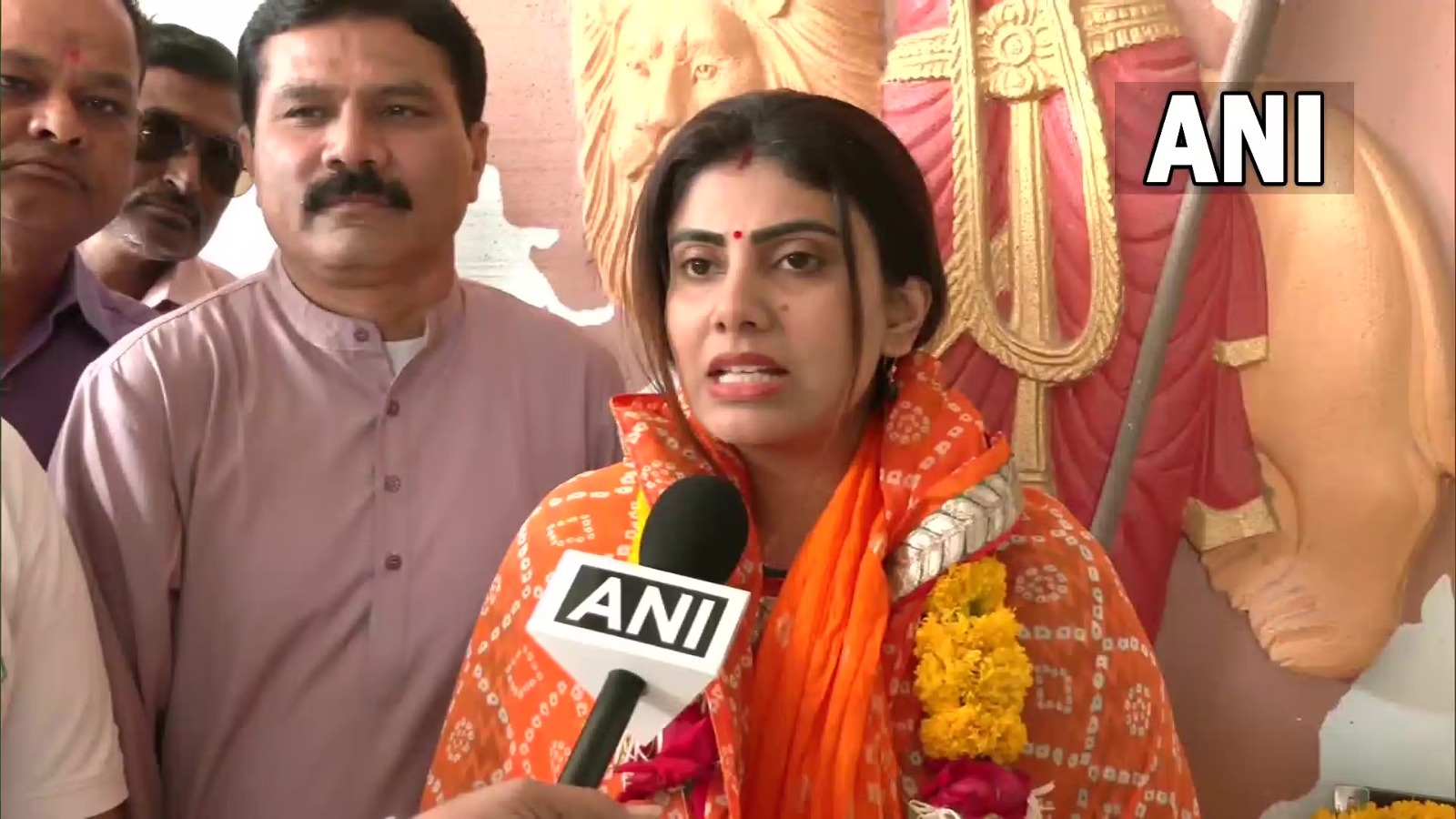 ‘aukaat Mein Raho Ravindra Jadejas Wife And Bjp Mla Rivaba Jadeja Gets Into Public Spat With 