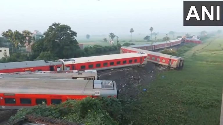 Bihar: Northeast Superfast train derails: 4 killed, 100 injured