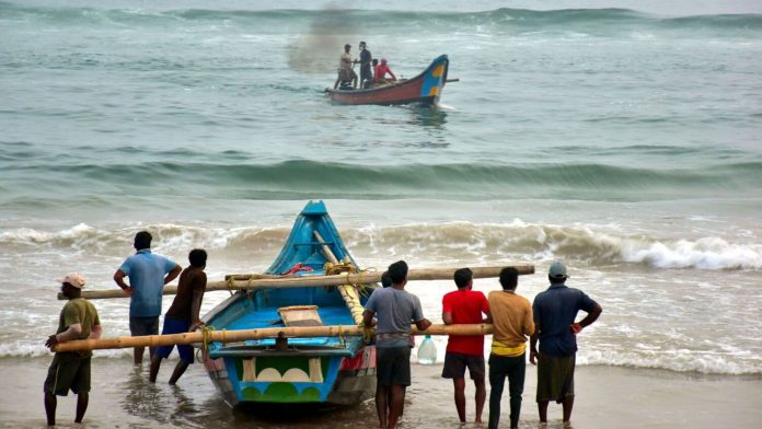 Cyclone ‘Dana’ Approaches Bengal and Odisha Coasts, Heavy Rains and Train Cancellations in Kolkata